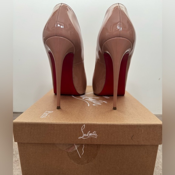 Christian Louboutin New Very Prive 120 in Patent Nude - Picture 3 of 8